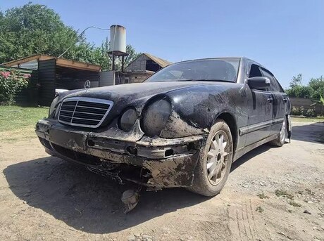 Mercedes E 220 d 2000