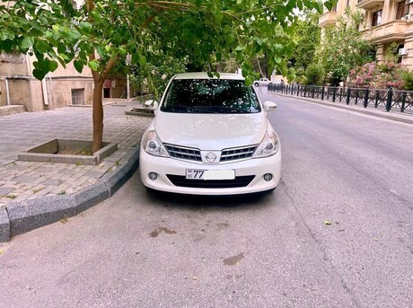 Nissan Tiida 2012