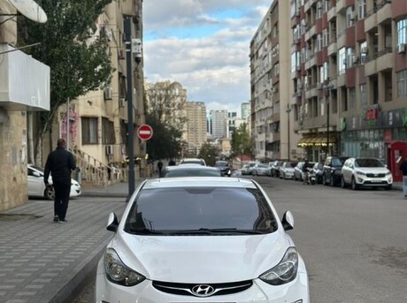 Hyundai Elantra 2012