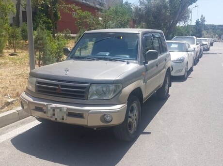 Mitsubishi Pajero io 1999