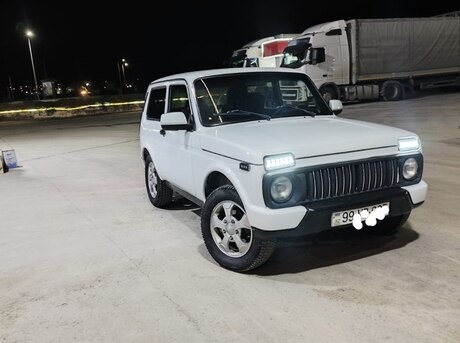 LADA (VAZ) Niva 2004