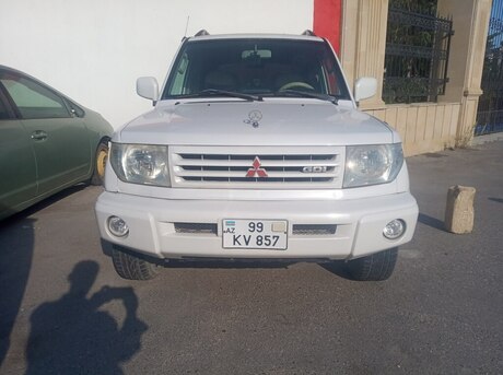 Mitsubishi Pajero io 1999