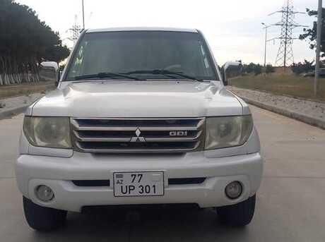 Mitsubishi Pajero io 2001
