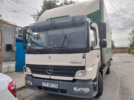 Mercedes 1222 2008