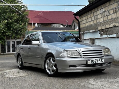 Mercedes C 200