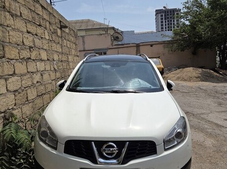 Nissan  2011