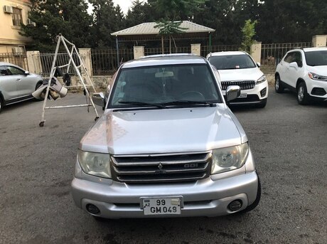 Mitsubishi Pajero io 2001