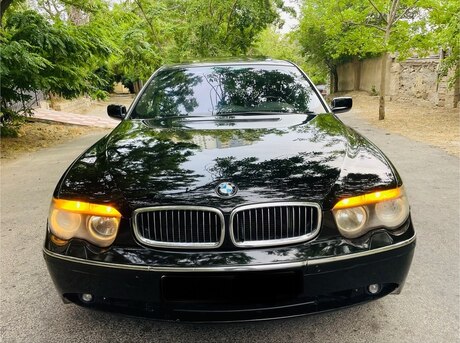 BMW 745
