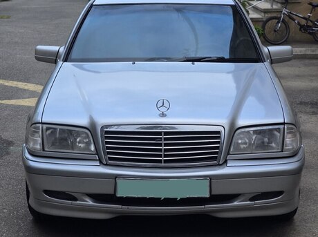 Mercedes C 240