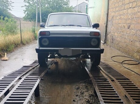 LADA (VAZ) Niva 2011