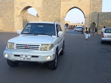 Mitsubishi Pajero io 1999