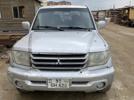 Mitsubishi Pajero io 2000