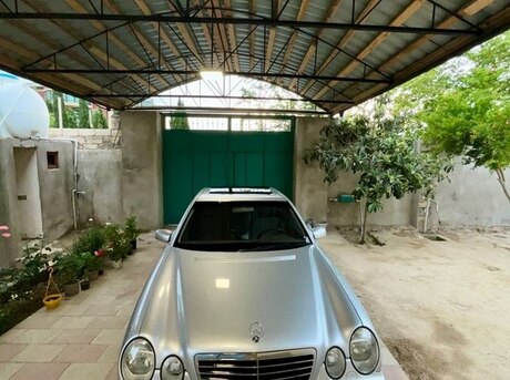 Mercedes E 240 2001