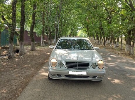 Mercedes E 220 d 2001