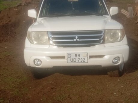 Mitsubishi Pajero io 2002