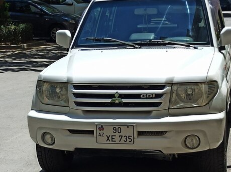 Mitsubishi Pajero io 2000