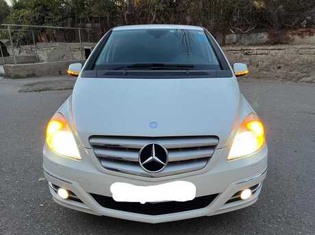 Mercedes B 180