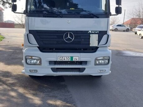 Mercedes Axor 1833 2011