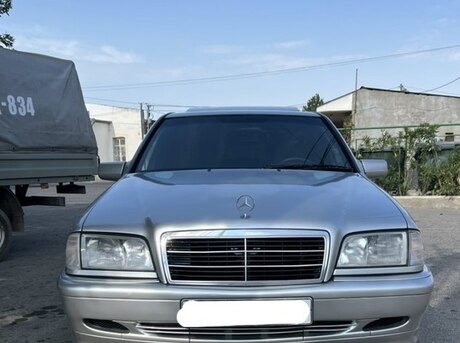 Mercedes C 200