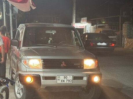 Mitsubishi Pajero io 1999