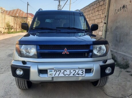 Mitsubishi Pajero io 2001