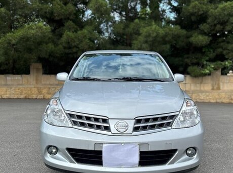 Nissan Tiida 2011