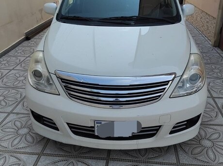 Nissan Tiida 2012