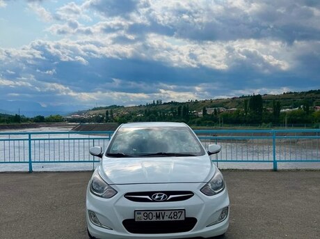 Hyundai Accent 2012