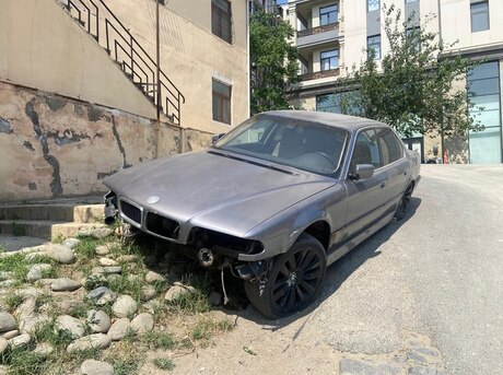 BMW 735 1999