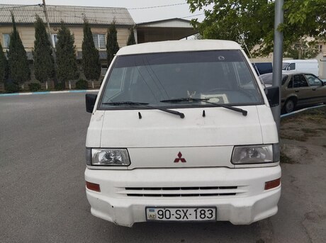 Mitsubishi L300 2004