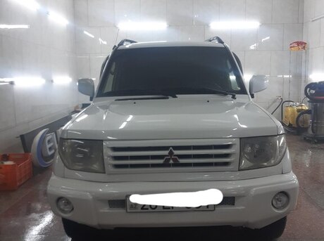 Mitsubishi Pajero io 2000