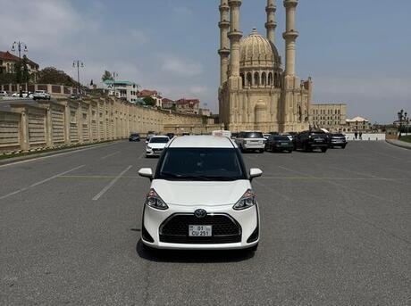 Toyota Sienta 2019