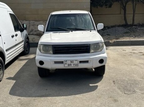Mitsubishi Pajero io 1998