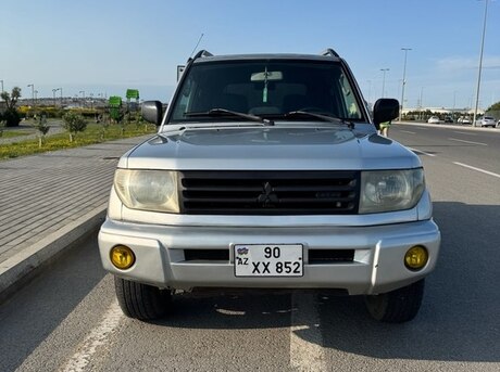 Mitsubishi Pajero io