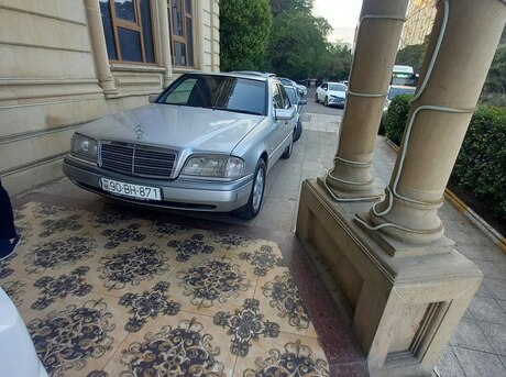 Mercedes C 180