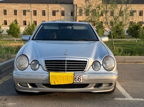 Mercedes E 240
