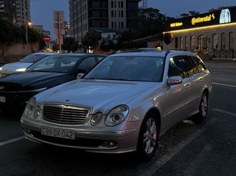 Mercedes E 240 2003