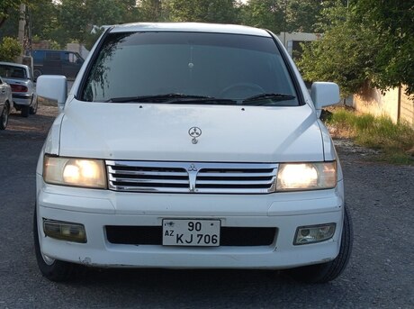 Mitsubishi Chariot 2002