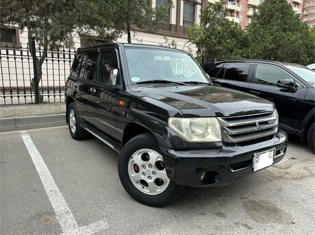 Mitsubishi Pajero io 2000