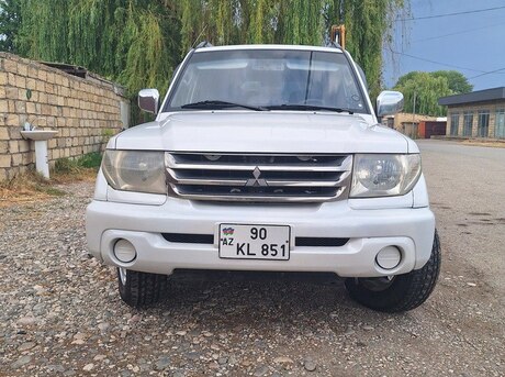 Mitsubishi Pajero io 2001