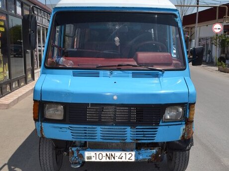 Mercedes 208 D 1990