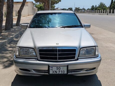 Mercedes C 200