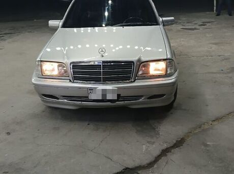 Mercedes C 200