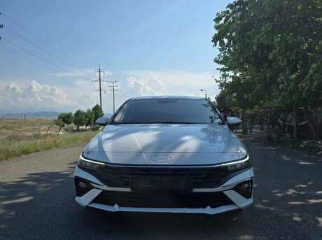 Hyundai Elantra 2024