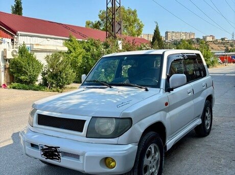 Mitsubishi Pajero io 1999