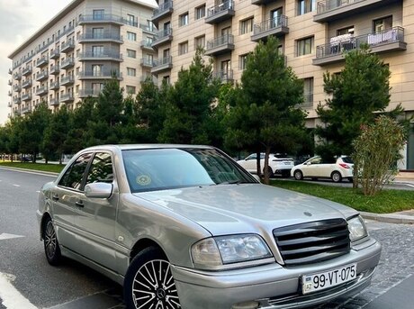 Mercedes C 200