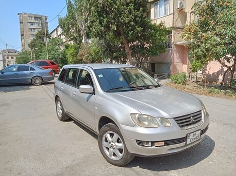 Mitsubishi Airtrek 2001