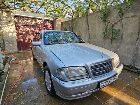 Mercedes C 200