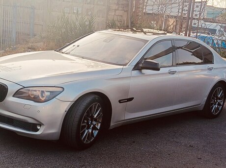 BMW 750 2009