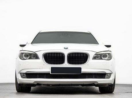 BMW 750 2011